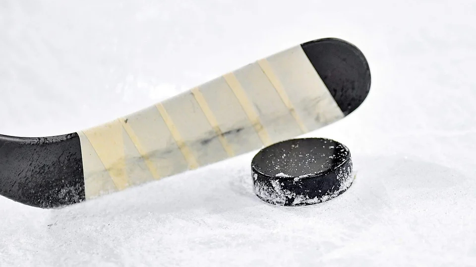Матч «Питтсбурга» и «Рейнджерс» в НХЛ закончился массовой дракой на льду