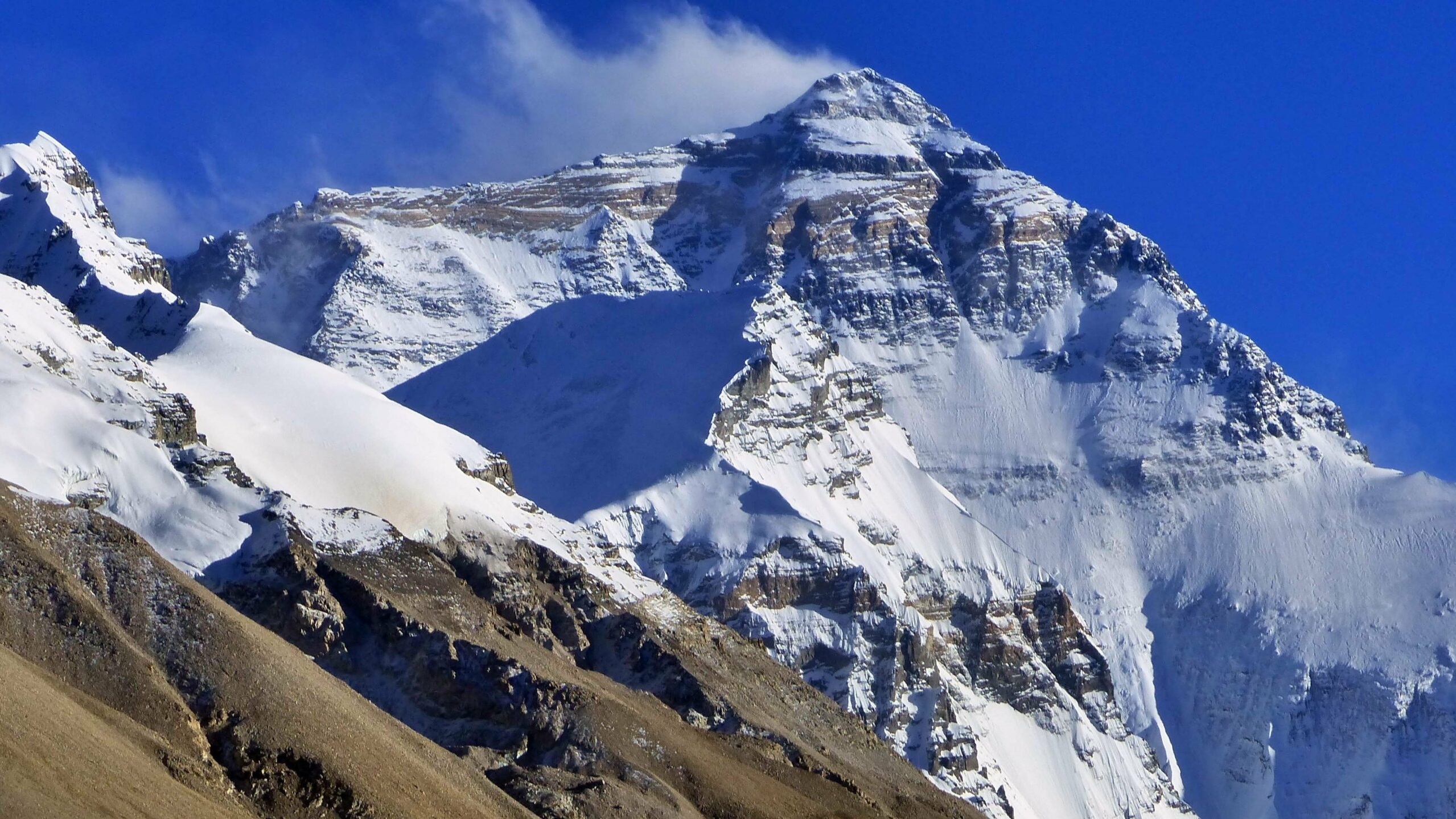 На вершине Эвереста установлена самая высокая китайская метеостанция в мире