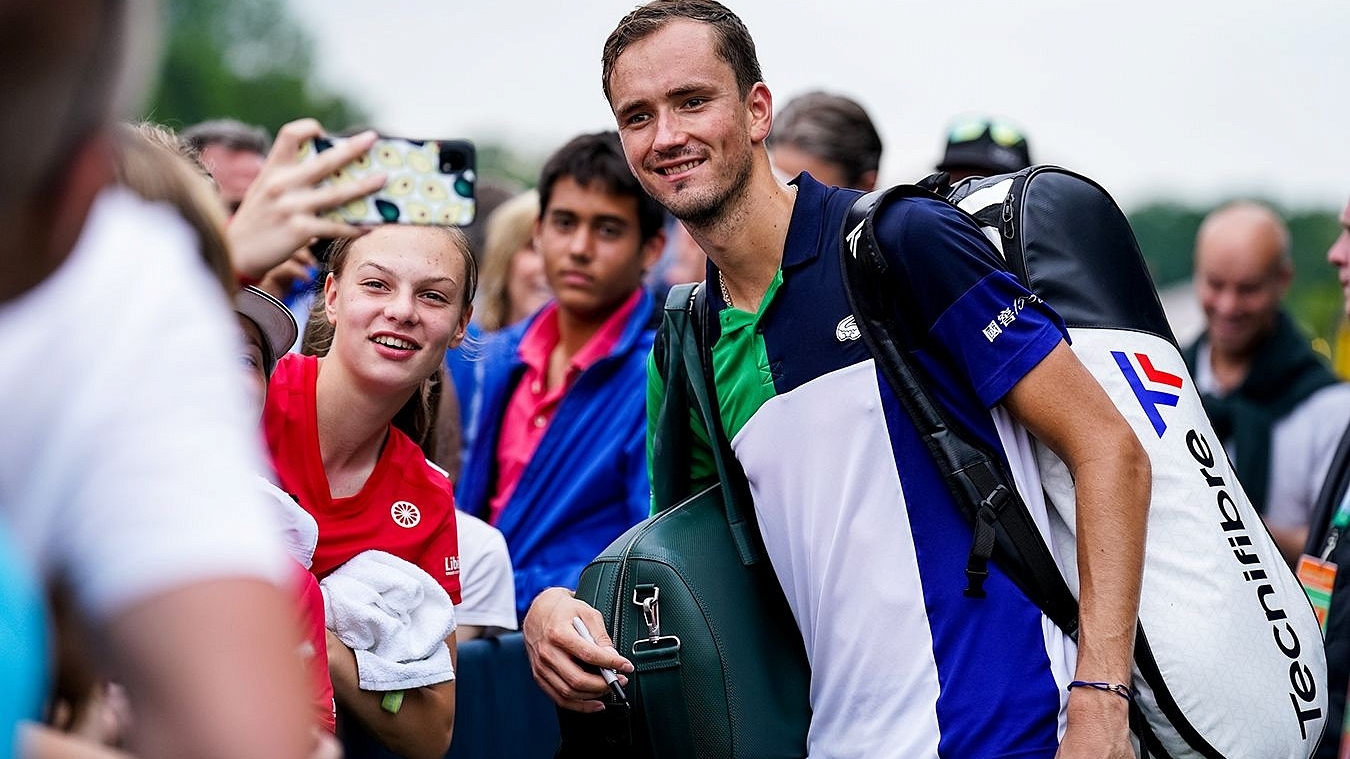 Теннисист Медведев обыграл Карацева на турнире в Испании
