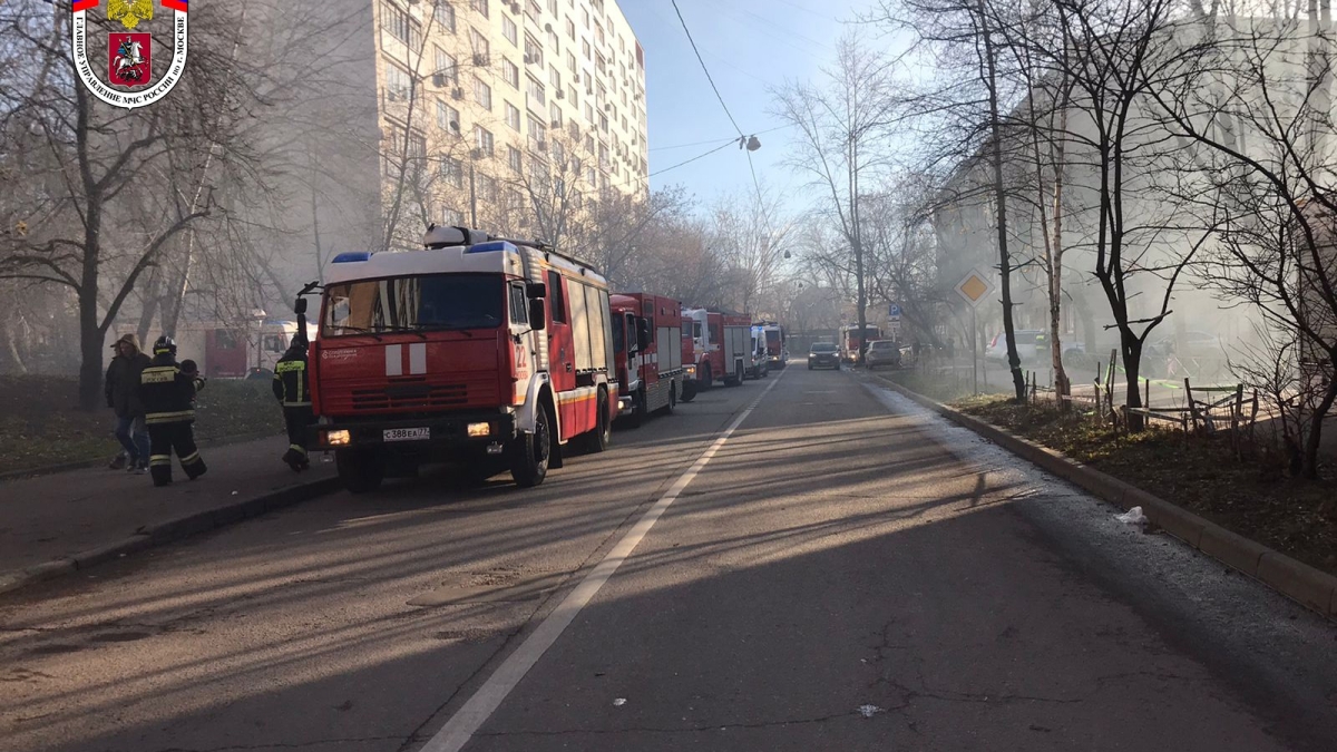 В Москве при пожаре в жилом доме умер один человек