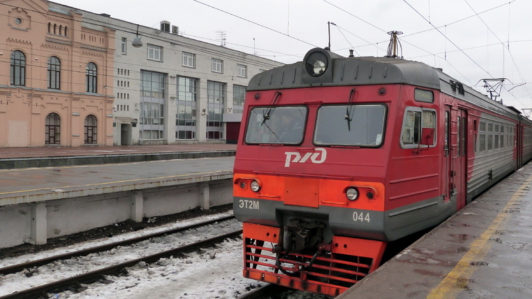Во время рейса в Петербурге на рабочем месте скончался машинист поезда