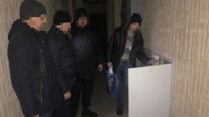 В Барнауле задержали мужчину, который задушил экс-жену и отнес ее тело на крышу