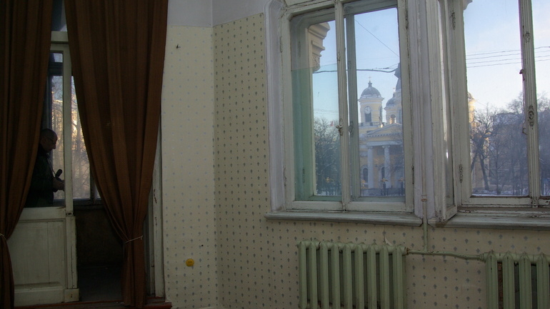 Пенсионер месяц жил с трупом жены в петербургской квартире, а после умер сам
