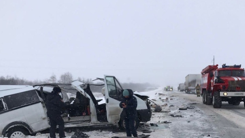 На дороге Саратовской области в результате смертельного ДТП погибли пять человек