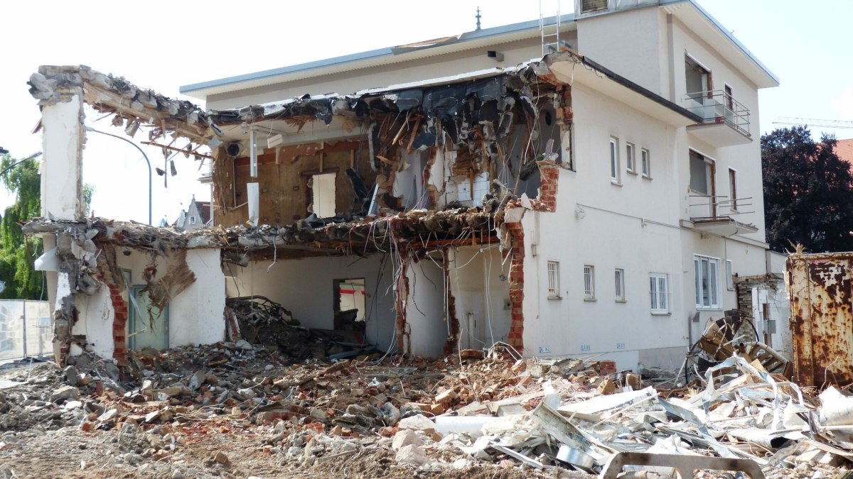 В Турции в результате землетрясения погибли 284 человека