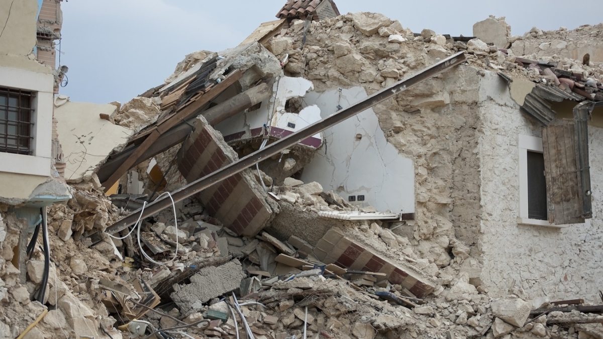 Число жертв при землетрясении в Турции достигло 8 574 человека